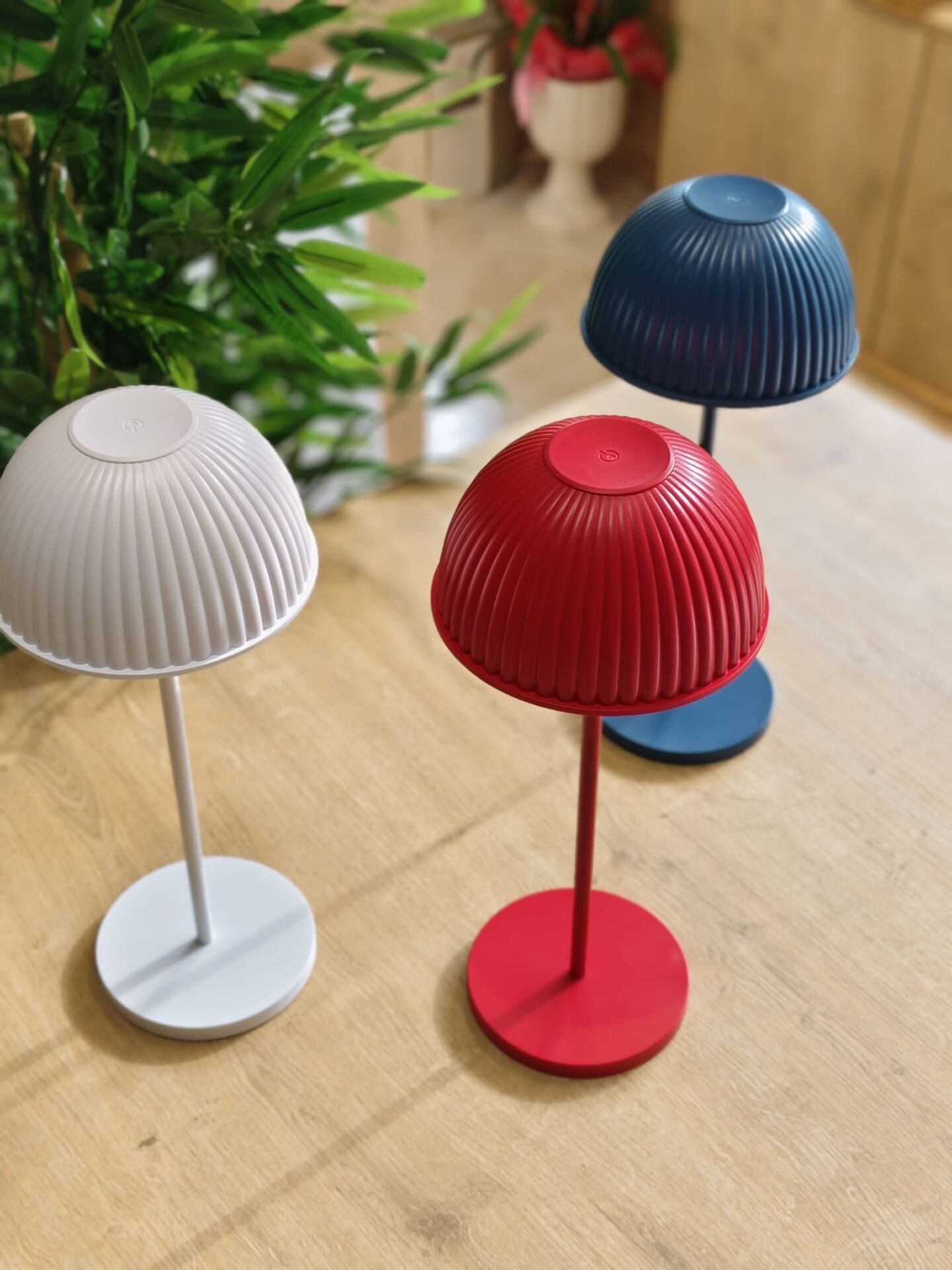 DOKUNMATİK LED GECE-MASA LAMBASI