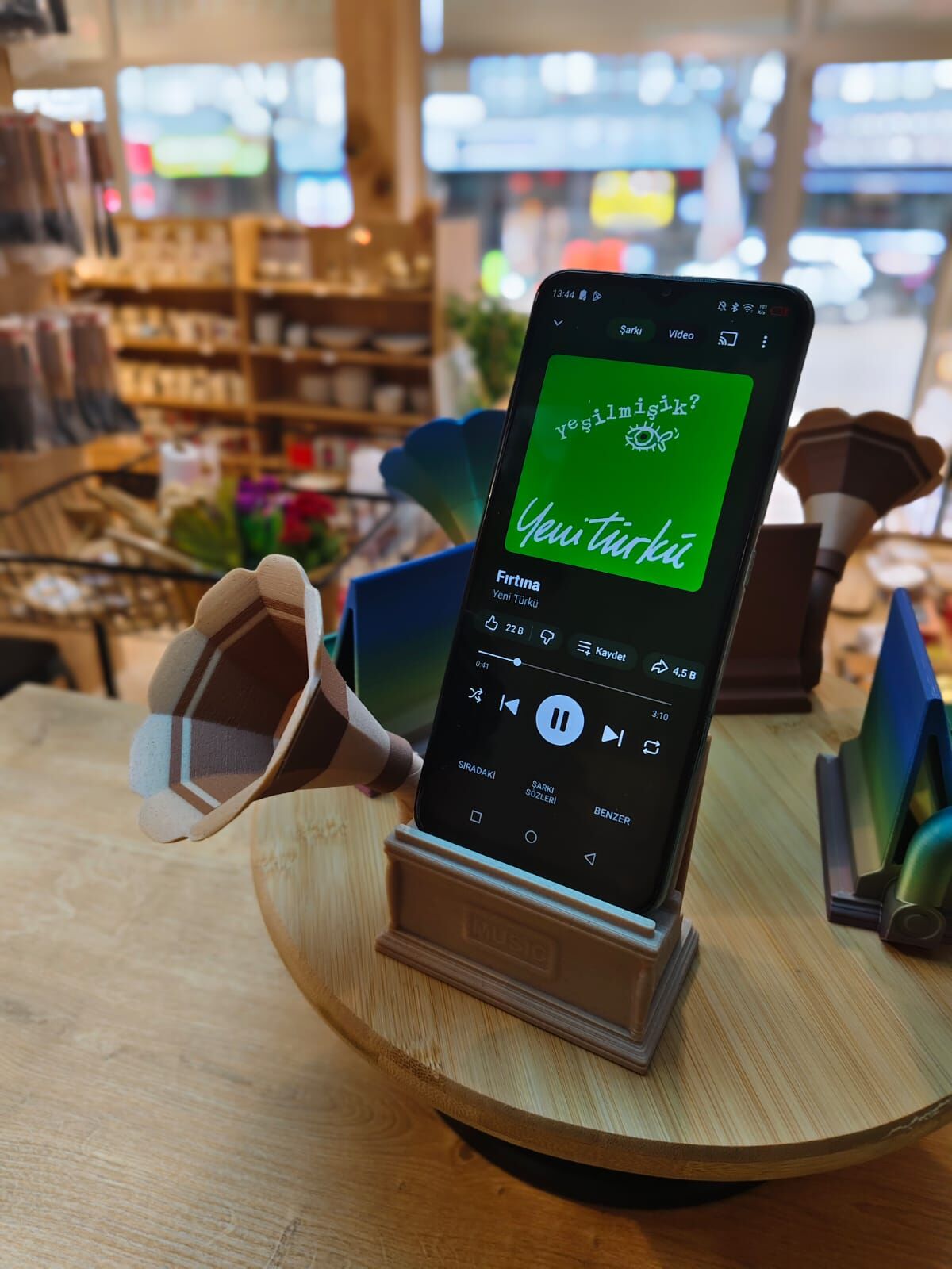 Gramofon Telefon Tutucu